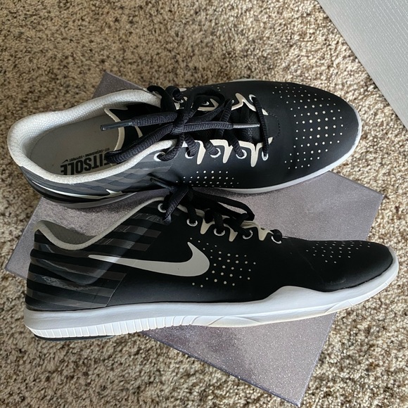 Black Nike Fitsole Tennis Shoes - Picture 5 of 5